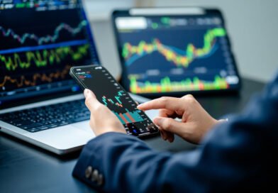 Kripto Piyasasında Hareketlilik: Bitcoin 100.000 Dolar Eşiğinde, XRP Rekor Kırıyor