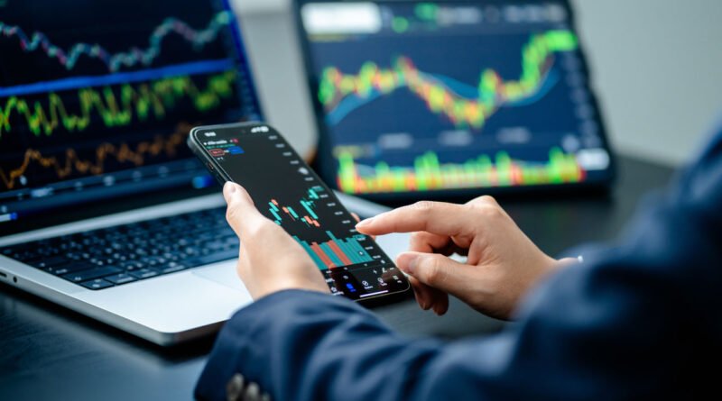 Kripto Piyasasında Hareketlilik: Bitcoin 100.000 Dolar Eşiğinde, XRP Rekor Kırıyor